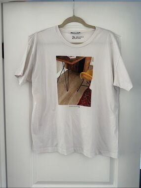 Zara White Graphic 'ZA Exclusive Room' Tee